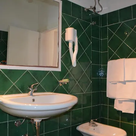 Kapselhotel Domus De Carrera Golfo Aranci